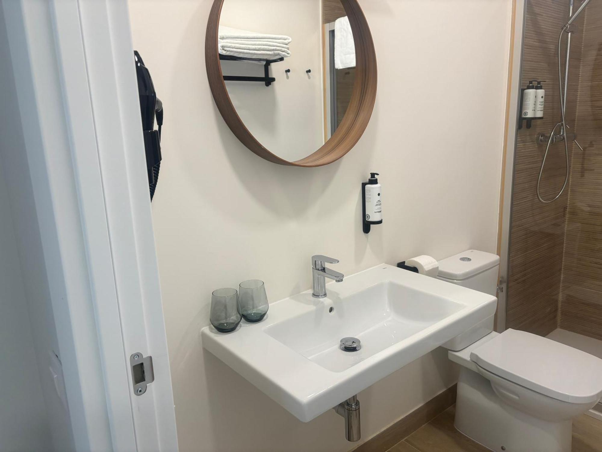 Hotel Los Alamos Boutique Пласенсия Экстерьер фото