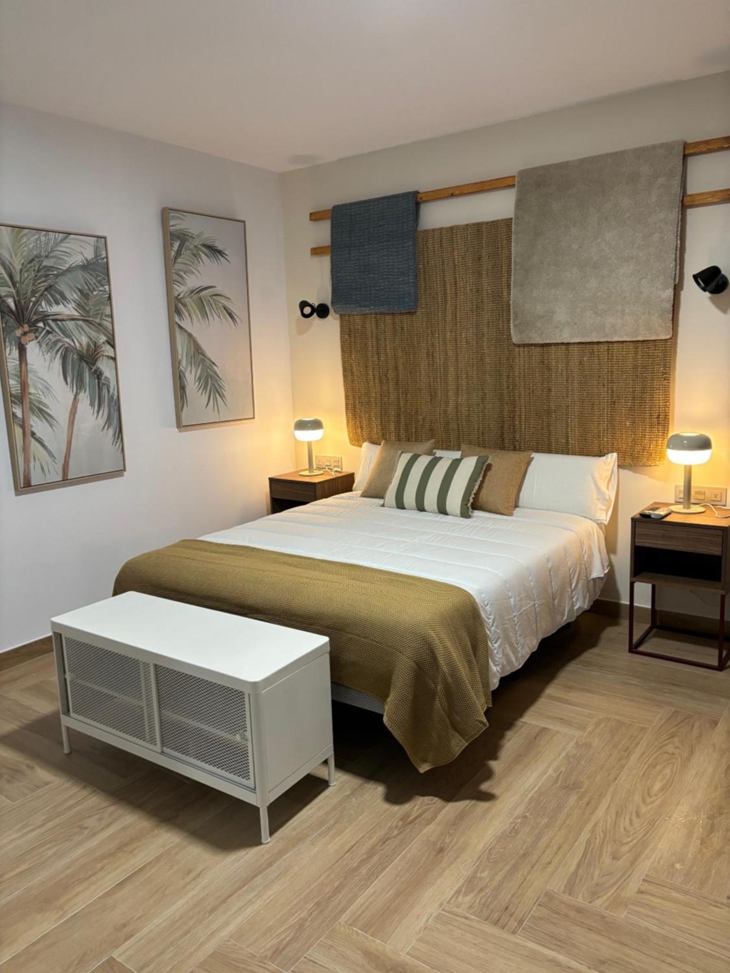 Hotel Los Alamos Boutique Пласенсия Экстерьер фото